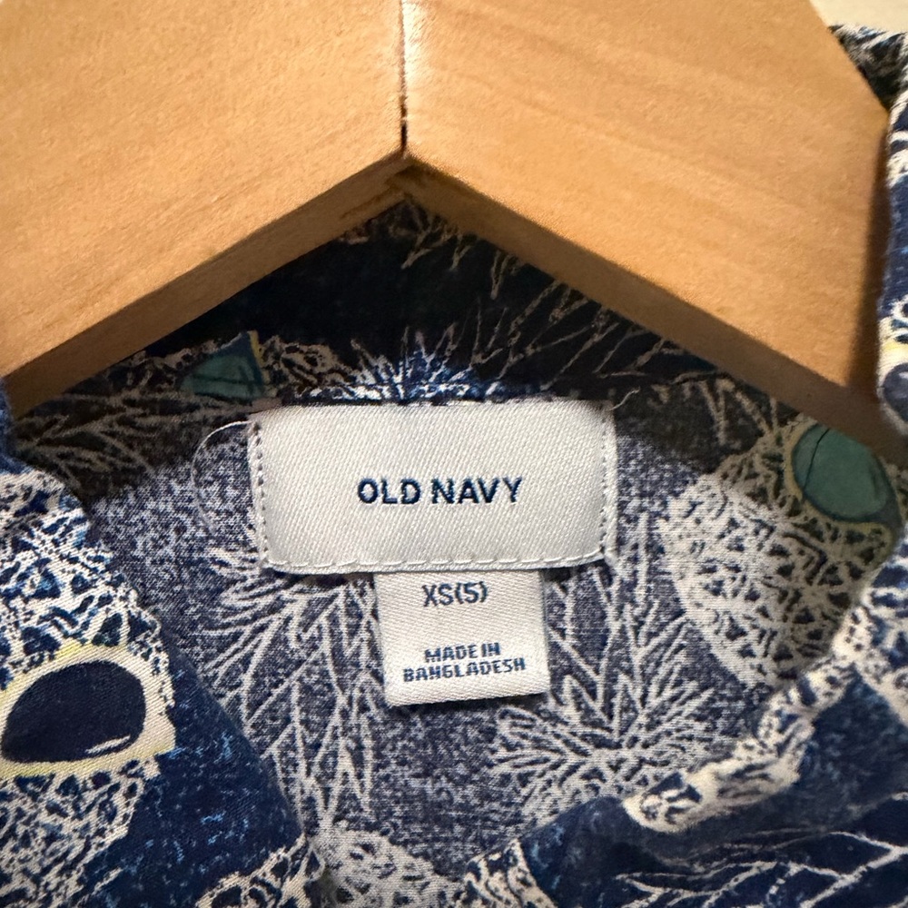 Old Navy button down - Picture 4 of 6